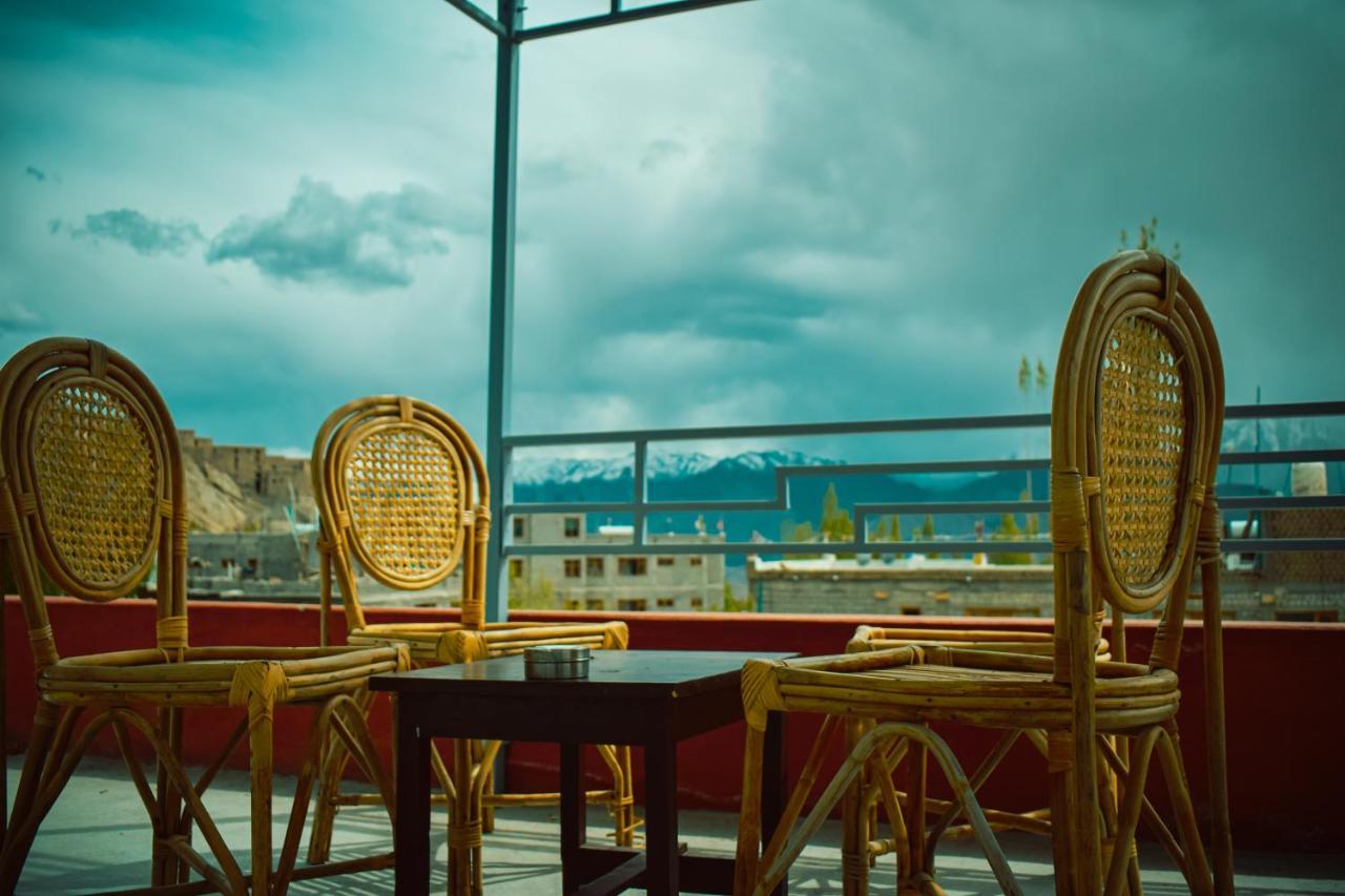 Raybo Hostel Лех Экстерьер фото